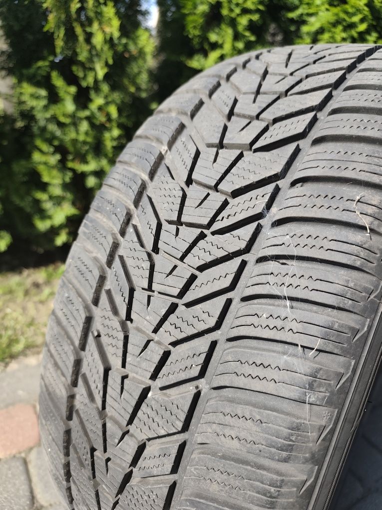Opony zimowe Hankook 235/50 R18