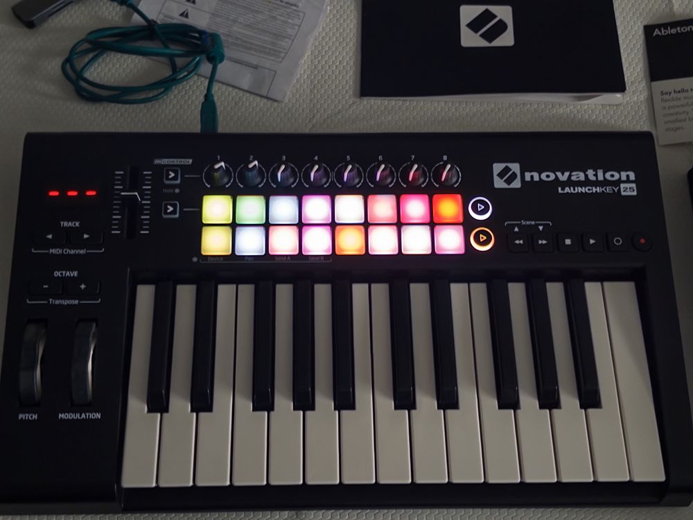 Teclado MIDI Launchkey 25 MK2