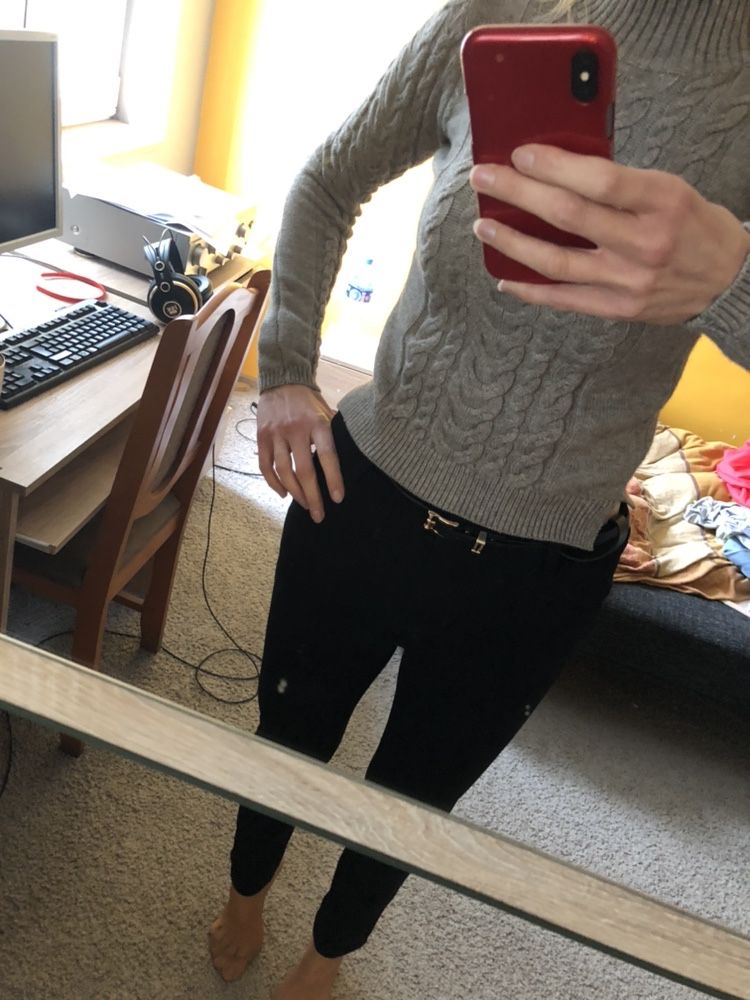 Krotki sweterek szary