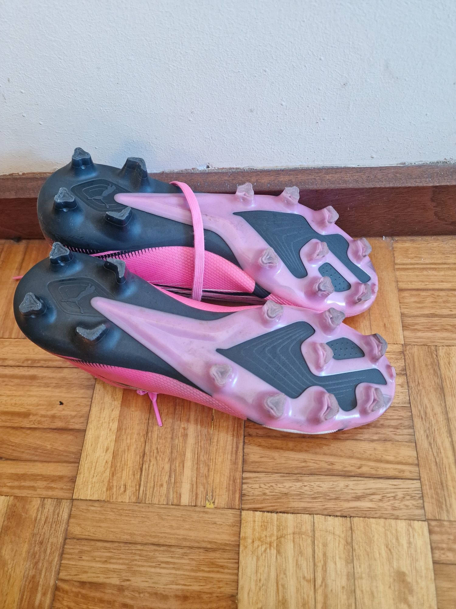 Chuteiras Puma cor de rosa