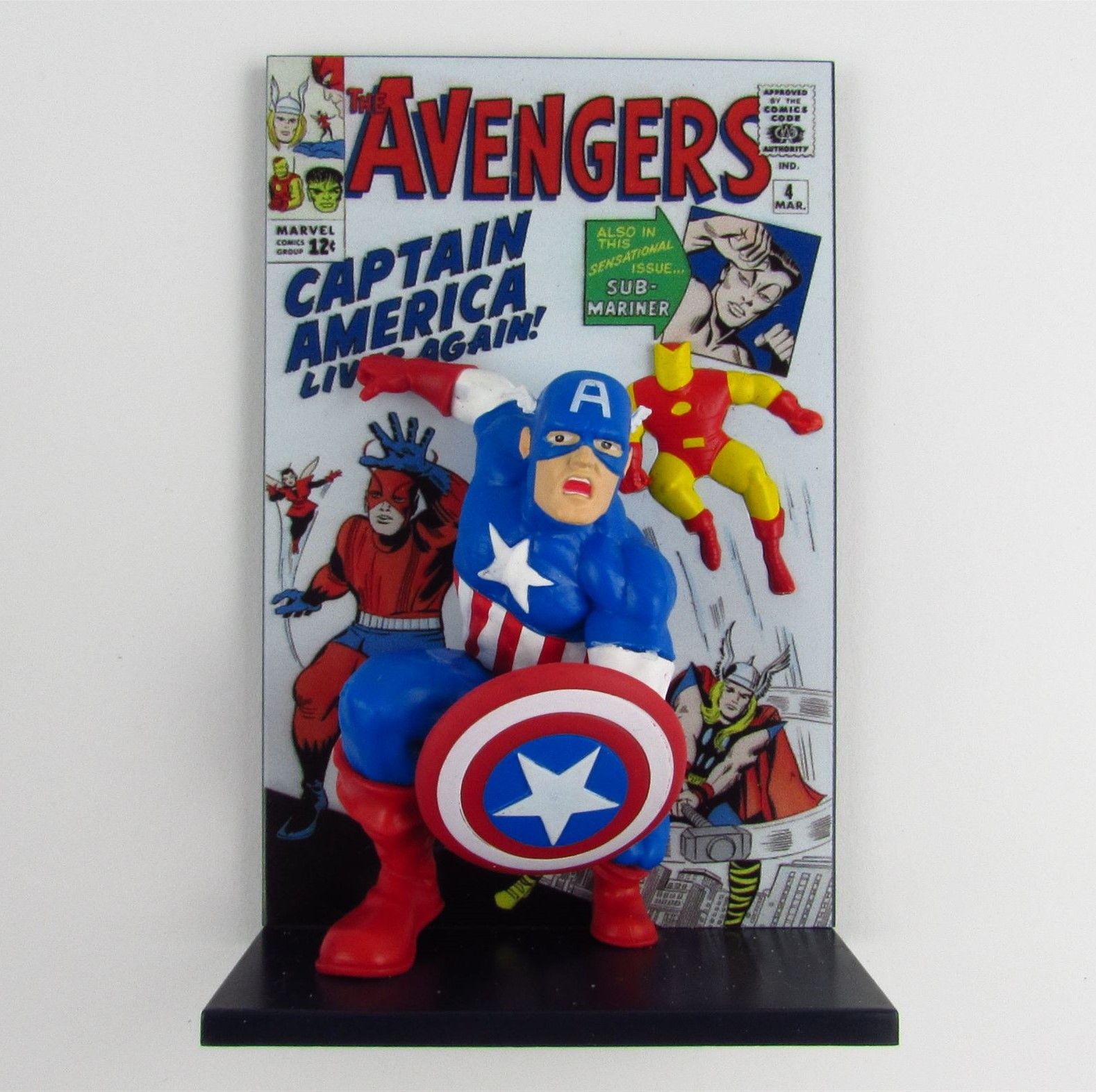 LOOT CRATE - The Avengers 3D Comic Standee Captain America Figurka