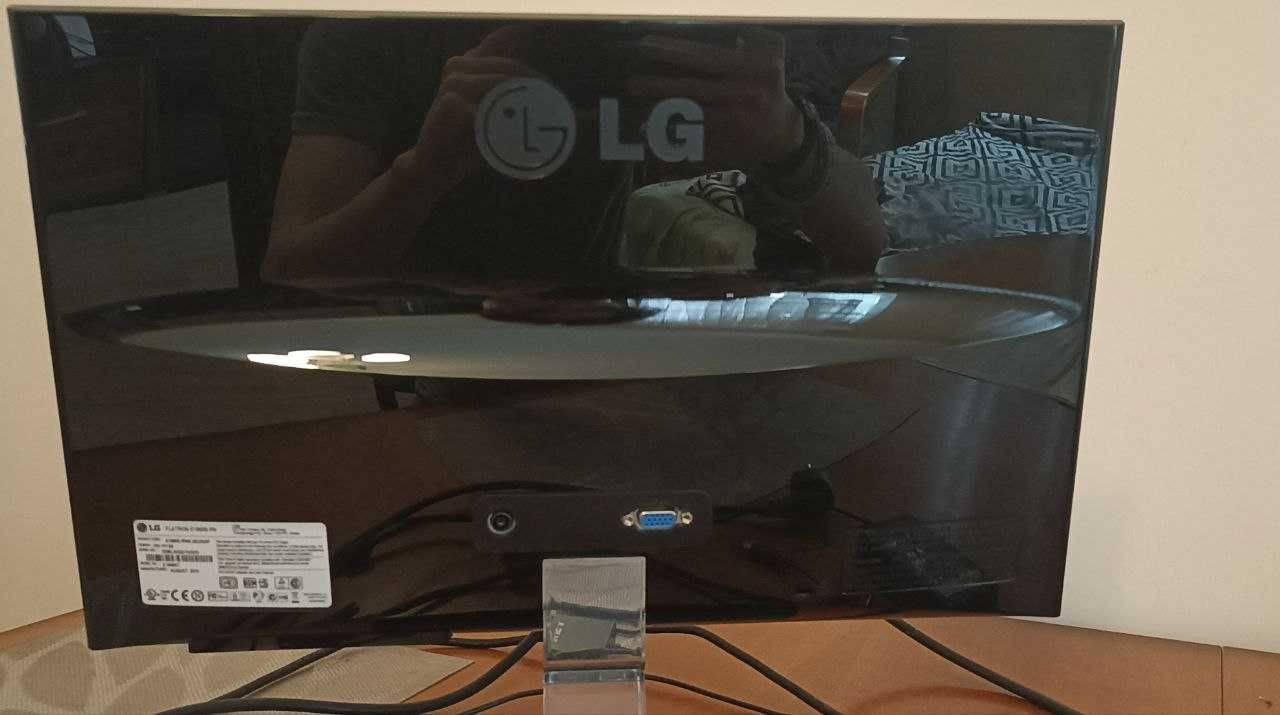 Monitor LG Flatron E1960S-PN LED 60hz | Stan Ideal | Przeczytaj Opis