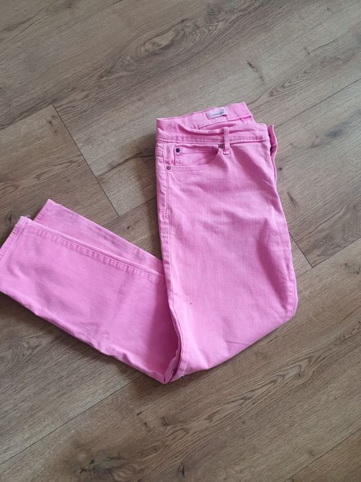 Zestaw ubrań damskich w rozmiarze L. Szczegóły w opisie.