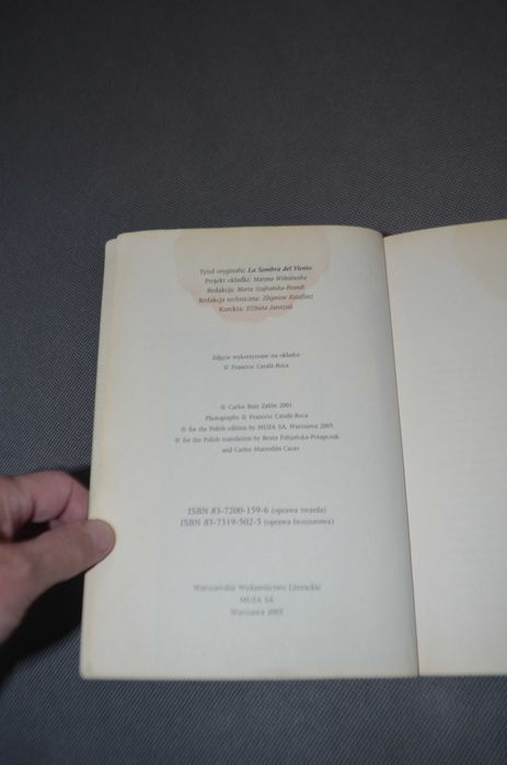 książka Cień Wiatru Carlos Ruiz Zafon