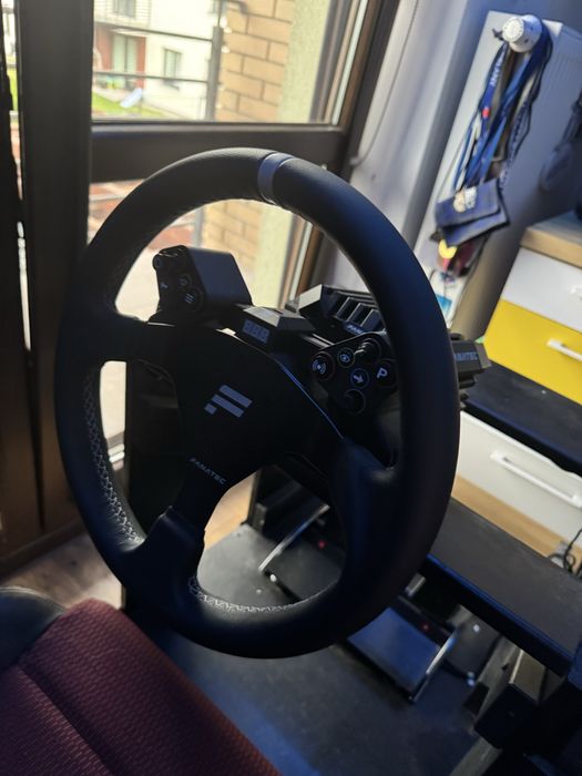 Zestaw do sim racingu fanatec csl dd + v3 pedals