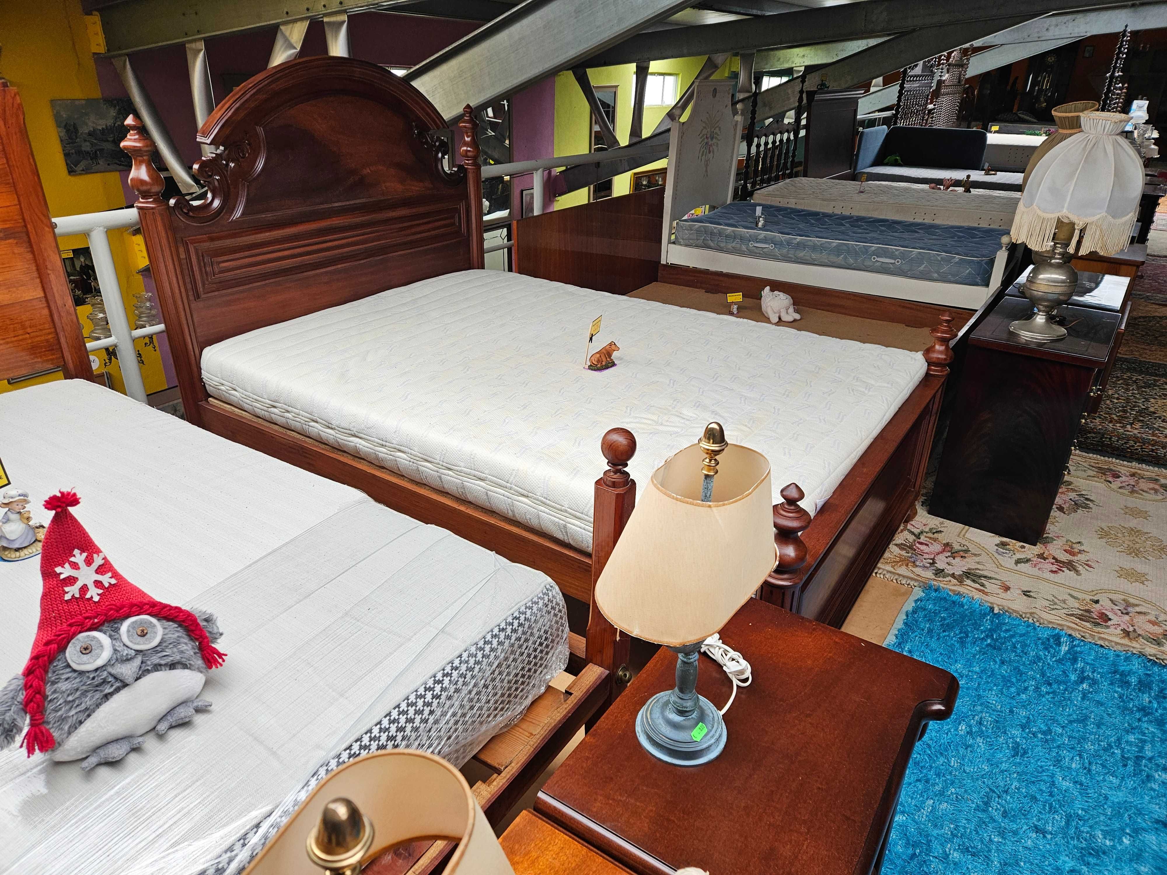 Cama em madeira maciça com estrado e colchão - Muit