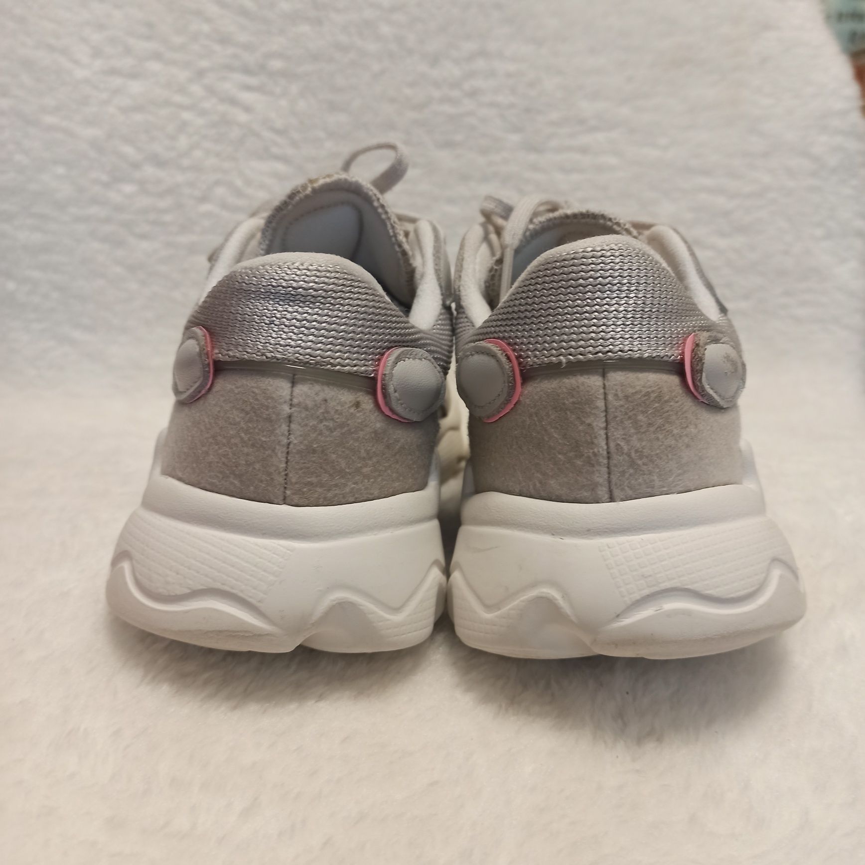 Оригінал ADIDAS,34 розмір, устілка 22 см, кросівки для дівчинки