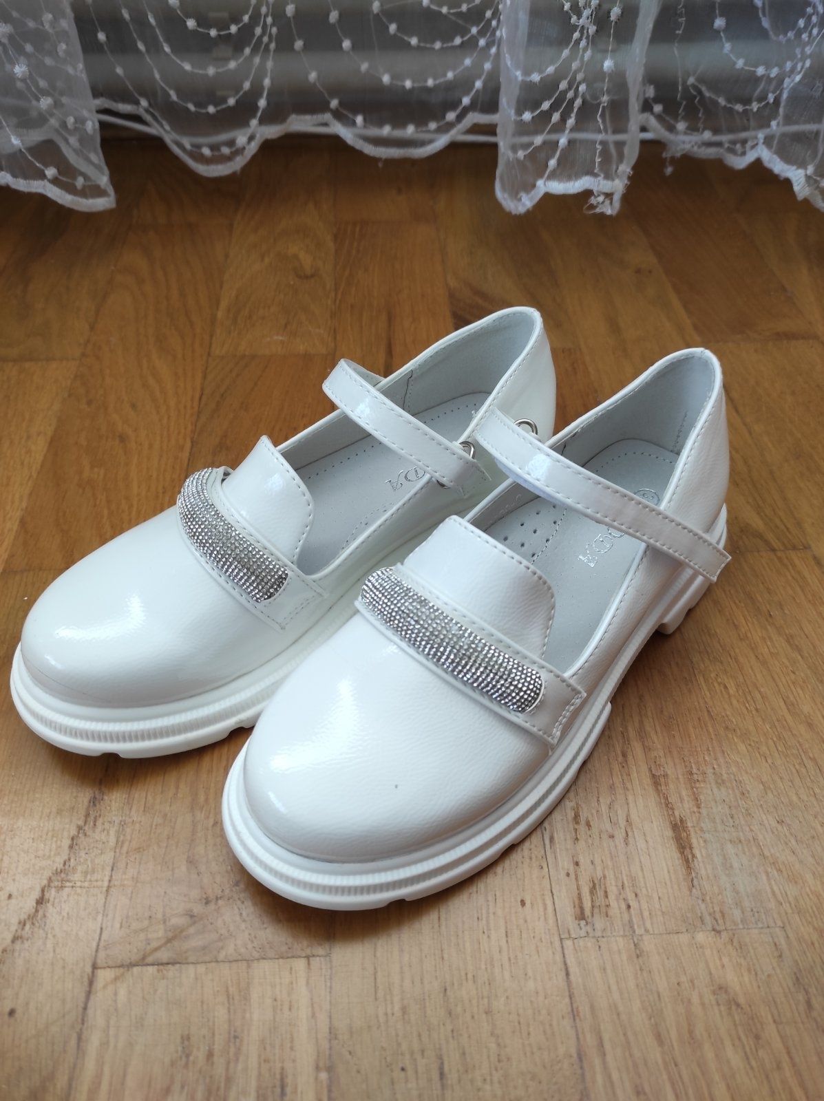 Туфлі для дівчинки білі для причастя, свята, школа каблук платформа