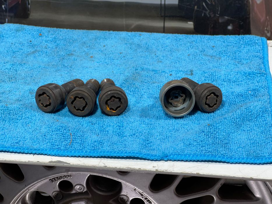 BMW F01 F10 F20 F30 G01 G30 Śruby zabezpieczające do kół złodziejka