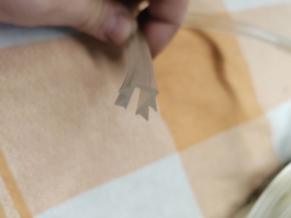 Уплотнитель раздвижной системы шкафа купе. Мебельная фурнитура