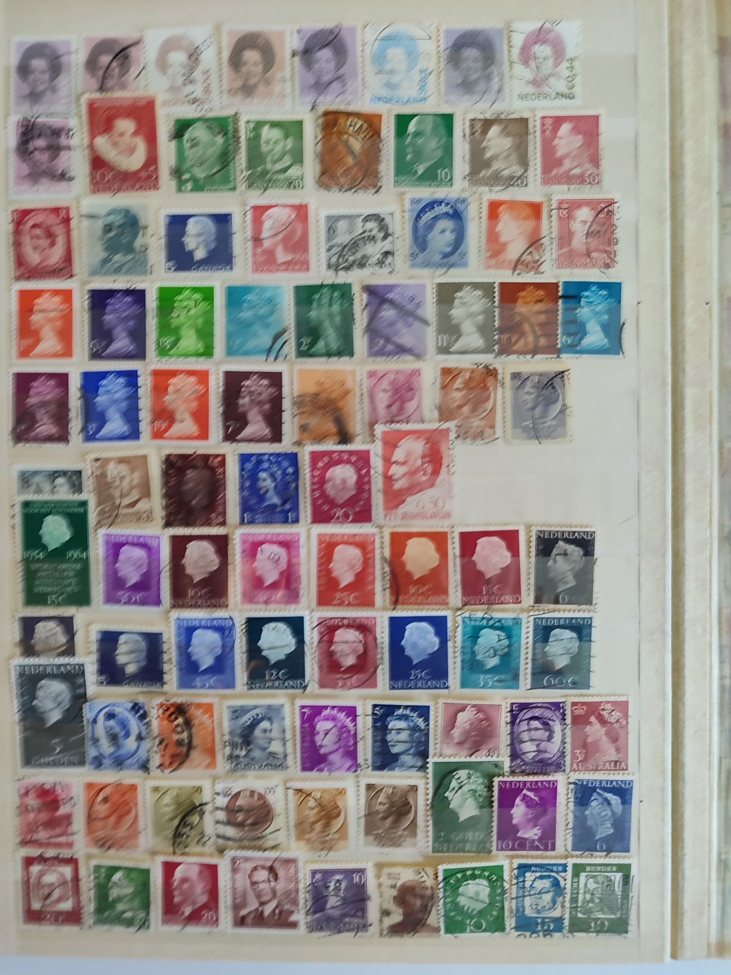 Почтовые марки разных стран мира.