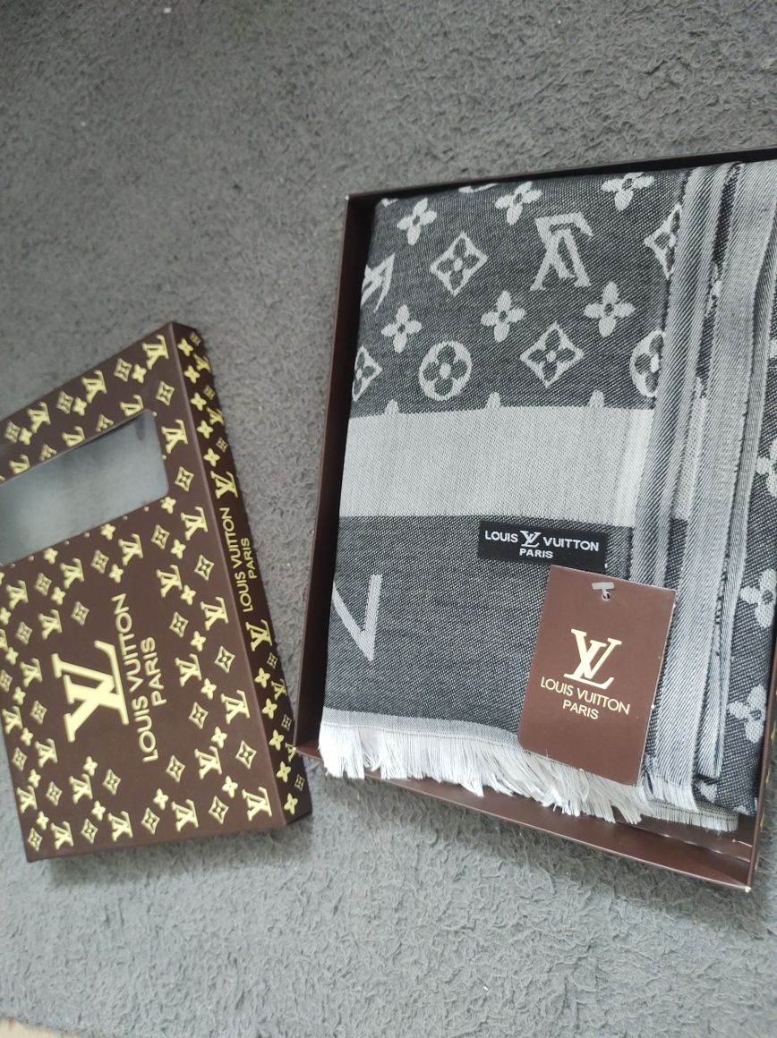 Szal a'la Louis Vuitton Paris