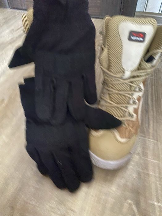 Тактичні рукавиці та берці