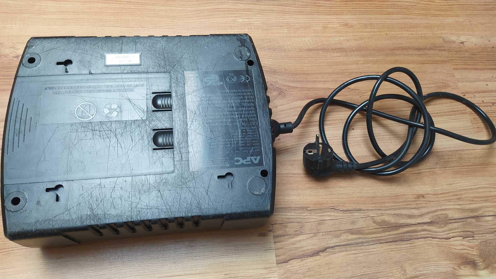APC Back-UPS ES 700 bez baterii