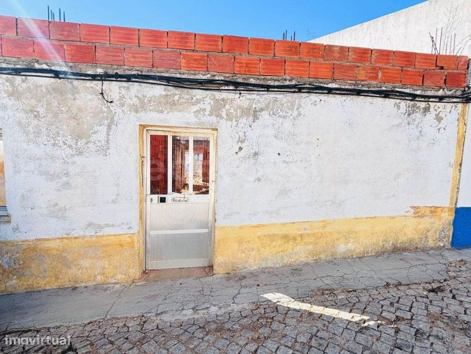 Moradia para Recuperar localizada em aldeia do Penedo Gordo - Beja