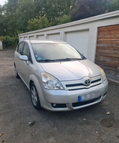 Toyota Corolla Verso. Zderzak błotnik drzwi lampa lusterko