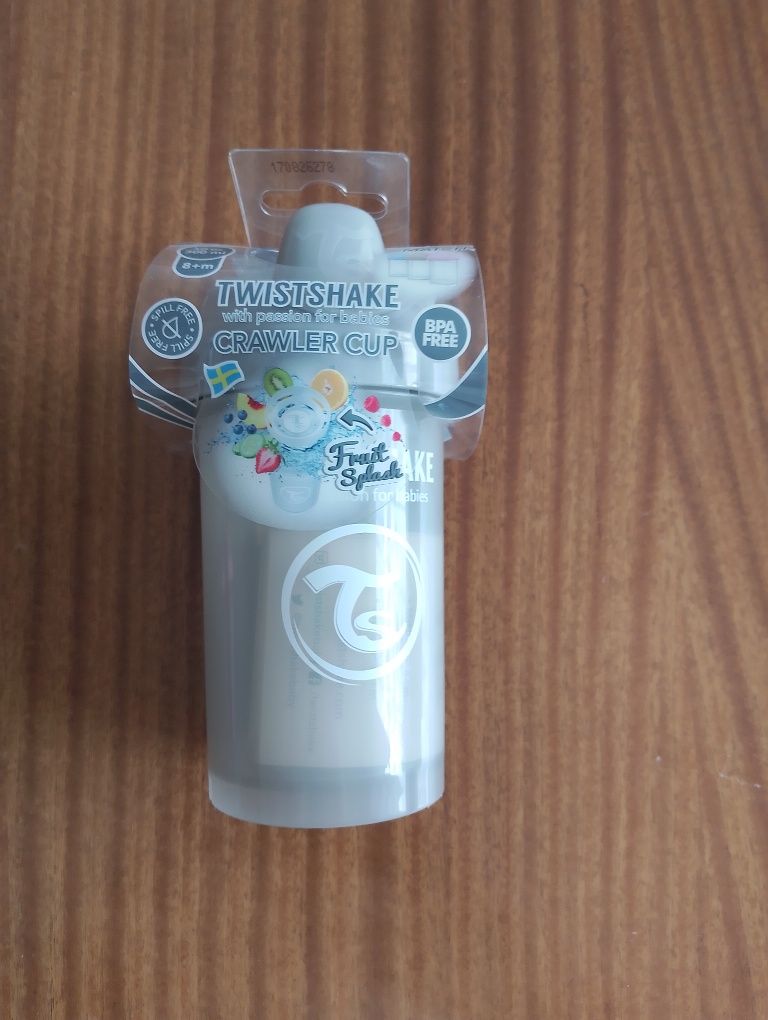 Kubek niekapek Twistshake 12m+, 300 ml . Posiada sitko - mikser