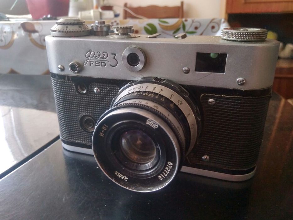Продам фотоапарат ФЕД-3+вспишка Електроніка В5-04