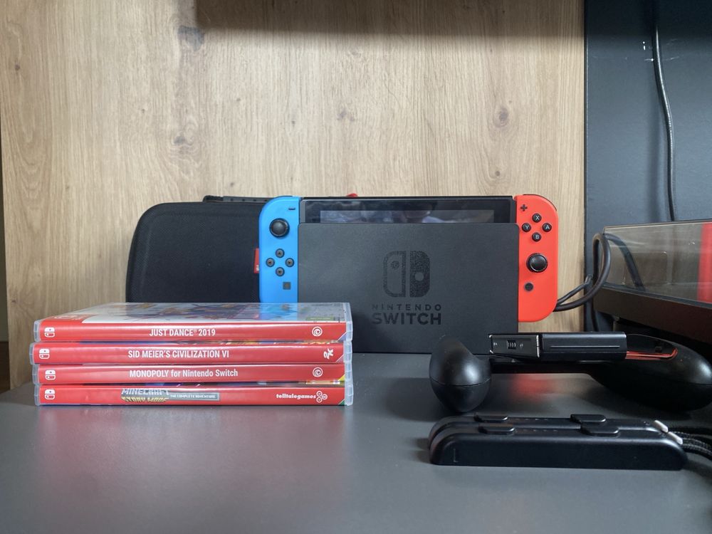 Ninetendo switch z etui i grami