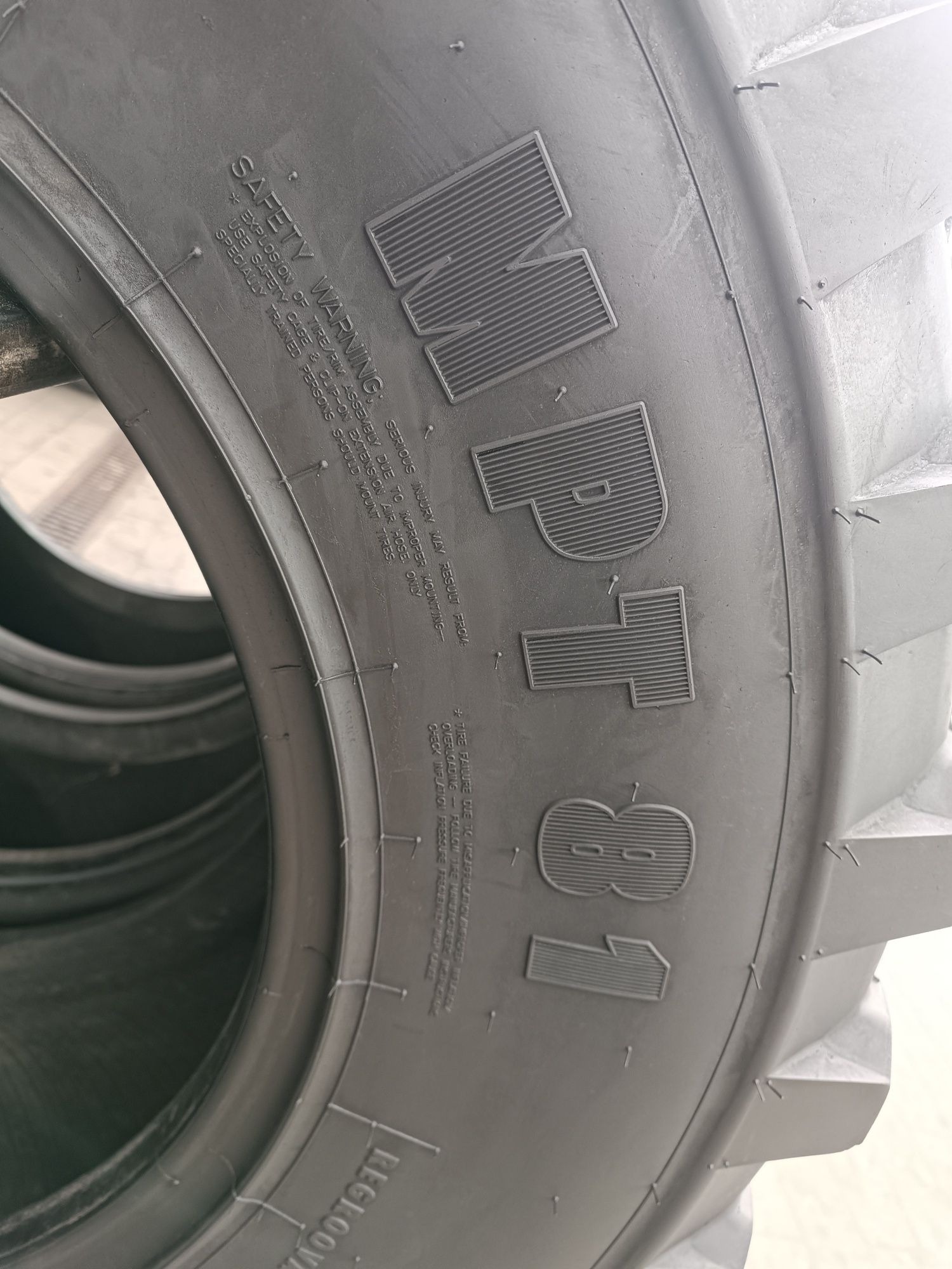 335/80R20 Continental MPT 81
