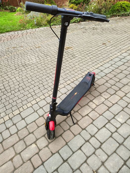 Hulajnoga elektryczna Red bull