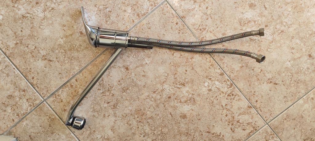 Vendo lava-louça em fibra, usada mas em bom estado. Medidas 117cmx50,5