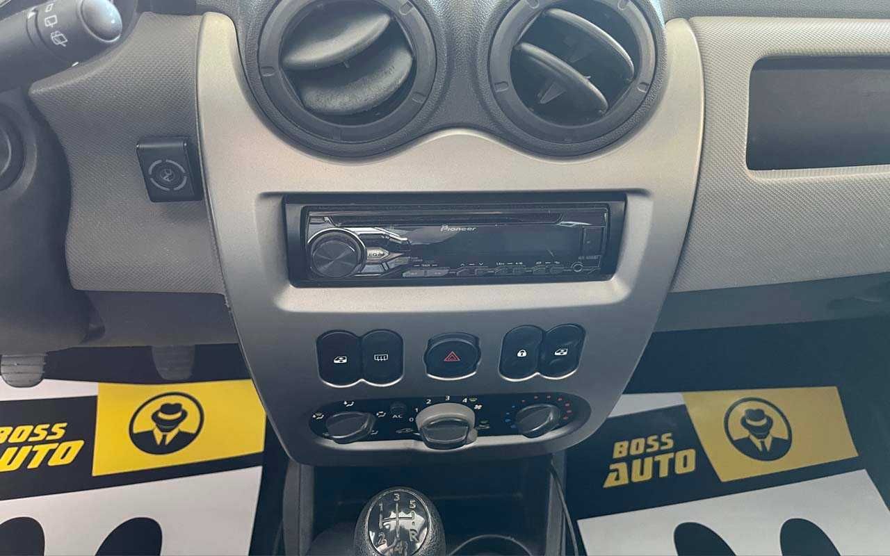 Renault Sandero 2011
