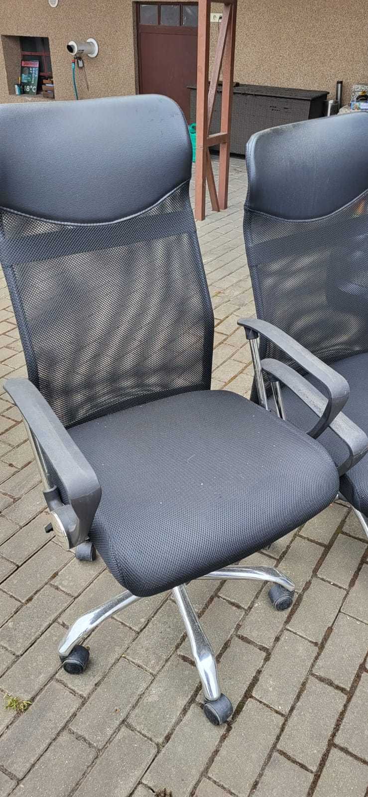 Krzesła biurowe czarne
