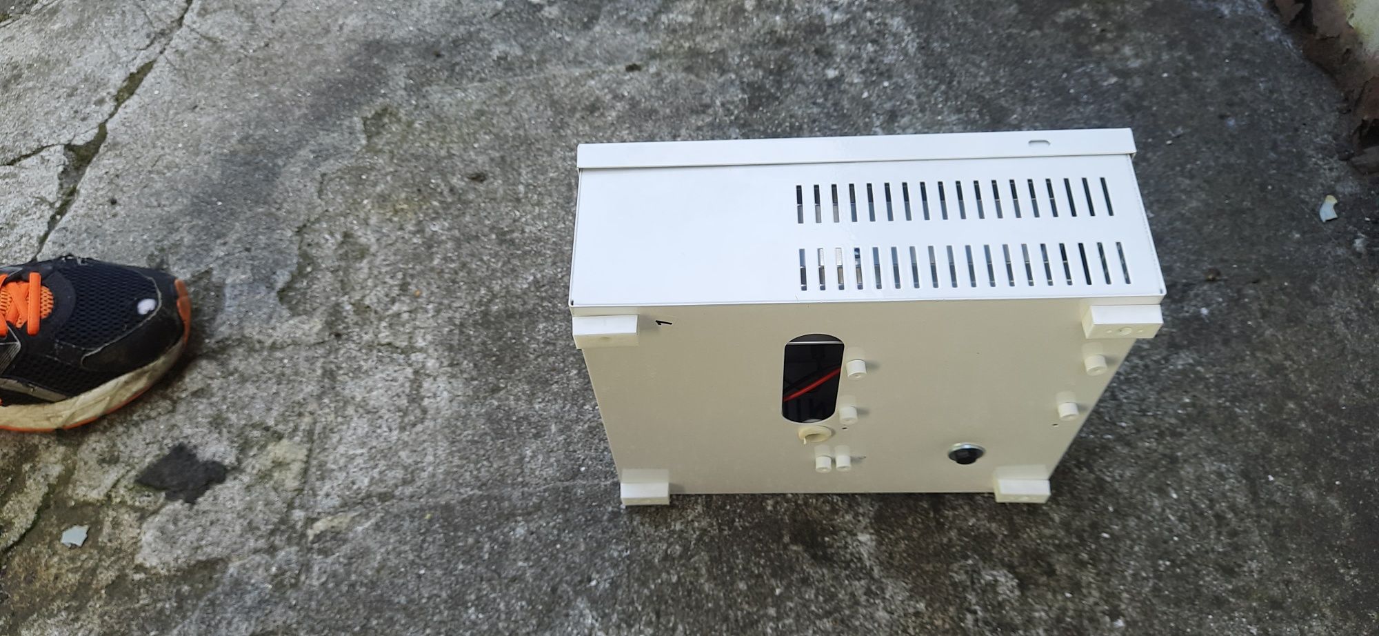 Zasilacz buforowy liniowy firmy pulsar, typ psu-b 13,8v