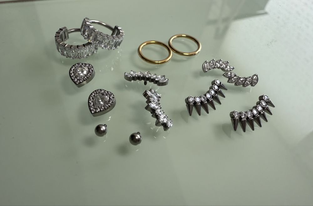 Титановые накрутки на лабрет и кликеры для пирсинга с цирконий!