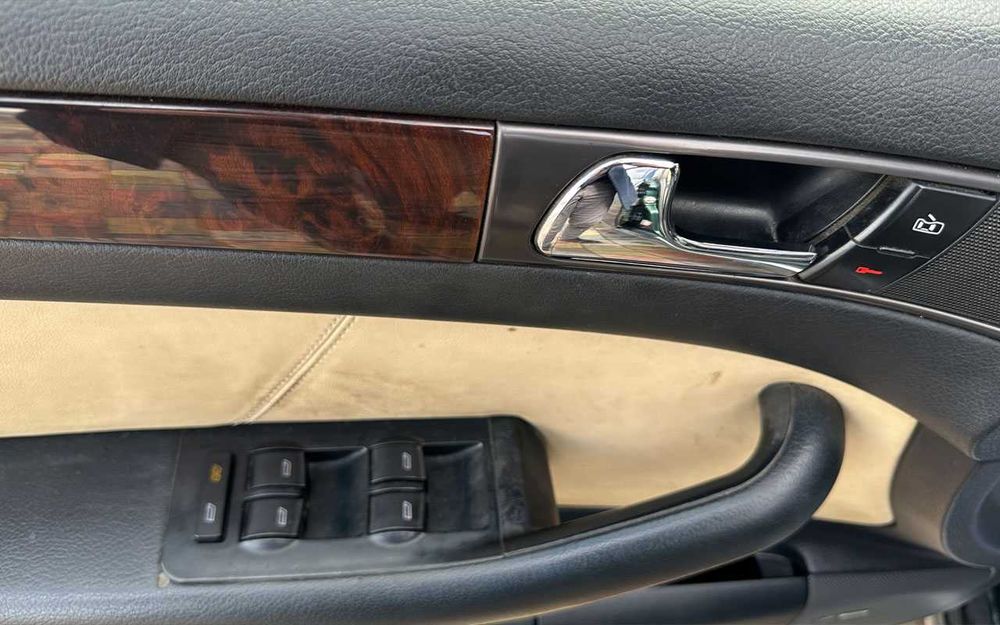 Audi A6 2000 року