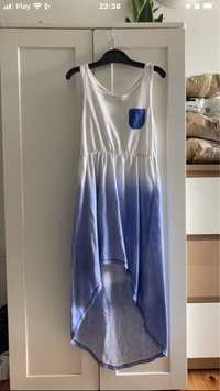 Niebiesko-biała sukienka