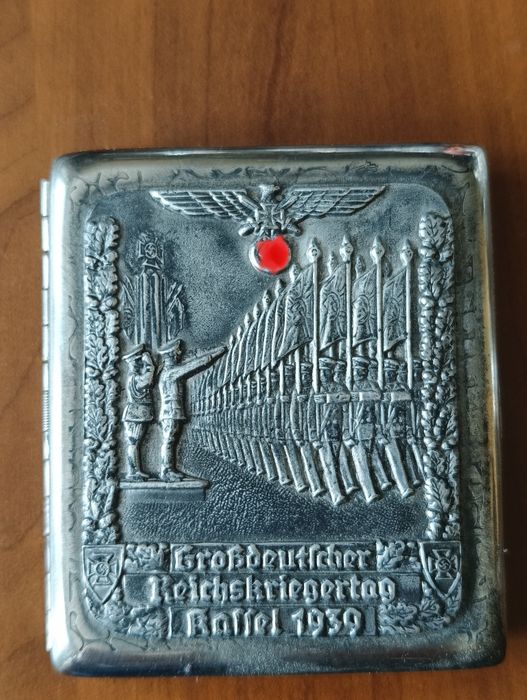 Papierośnica "Adolfa Hitlera"