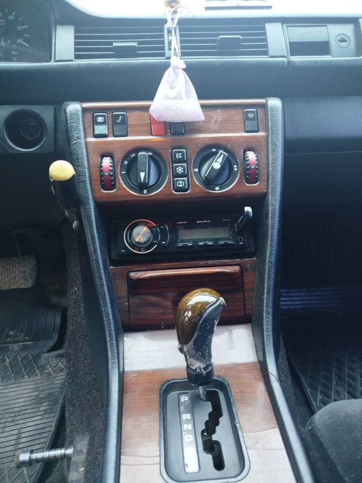 Продам  мерса 124