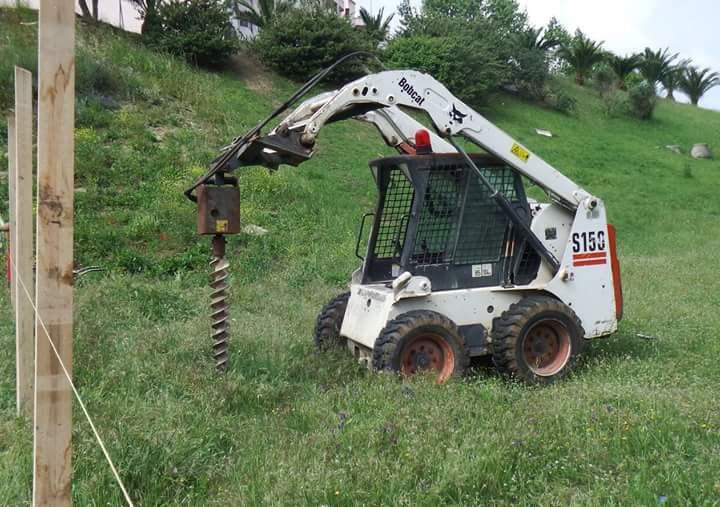 Serviço mini giratória bobcat e carrinha báscula (aluguer de máquina)