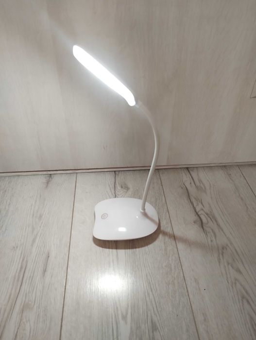 Настільна LED лампа аккумуляторна світодіодна
