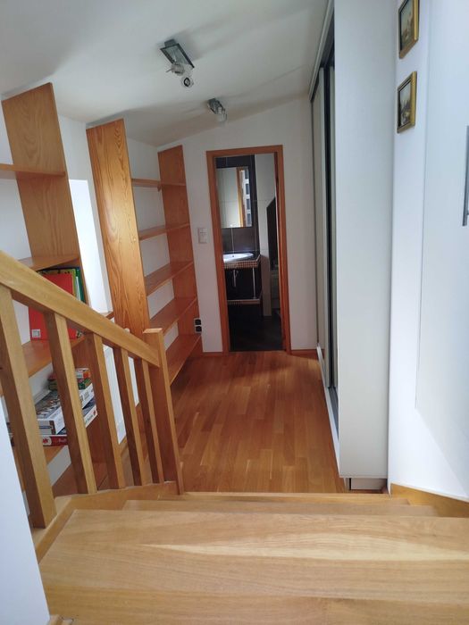 dom w zabudowie szeregowej: 3 pokoje, 2 łazienki, dobra lokalizacja