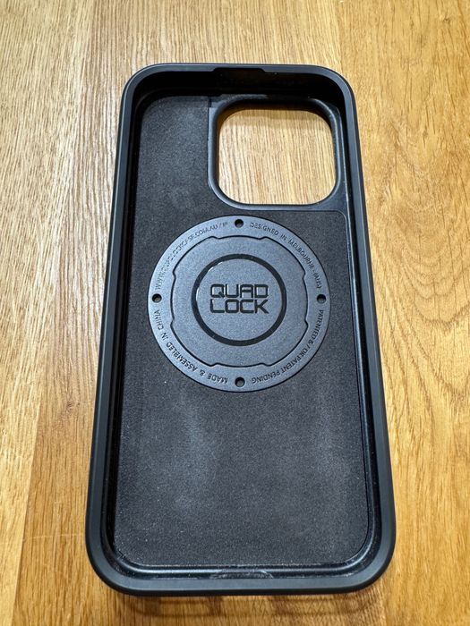 Etui Quad Lock MAG do iPhone 15 PRO czarne