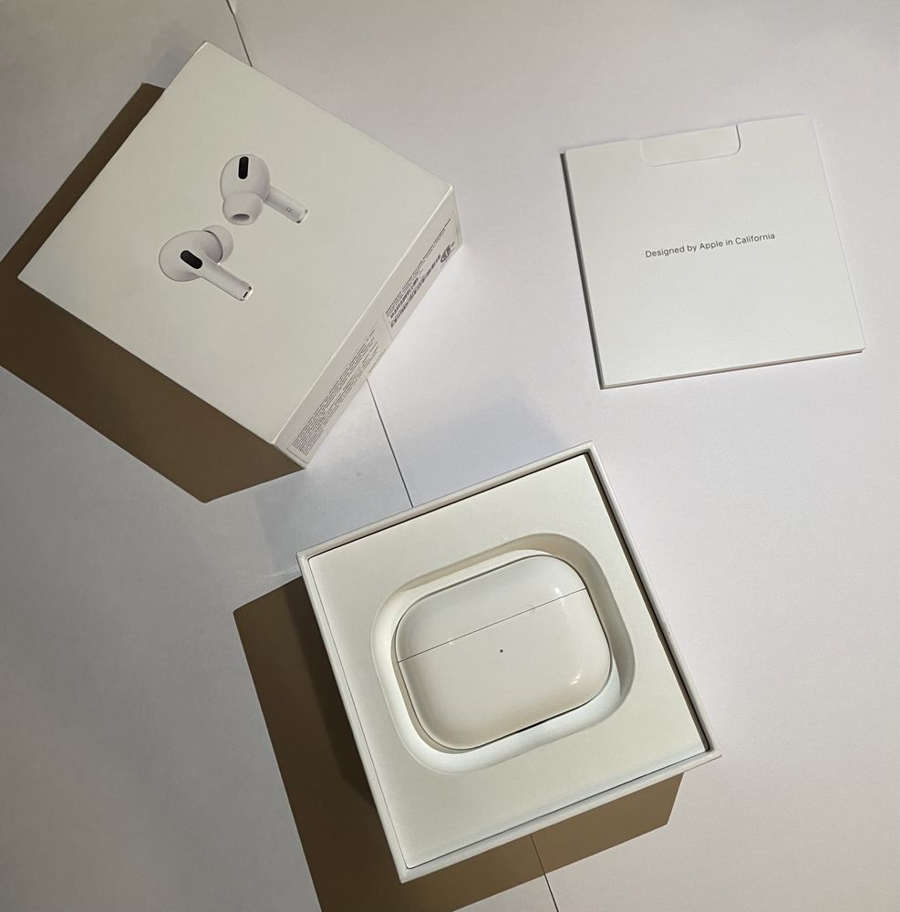 Навушники Apple AirPods Pro with MagSafe Charging Case