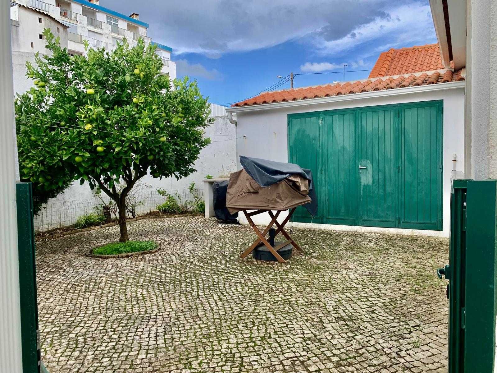 Casa em S. Martinho do Porto