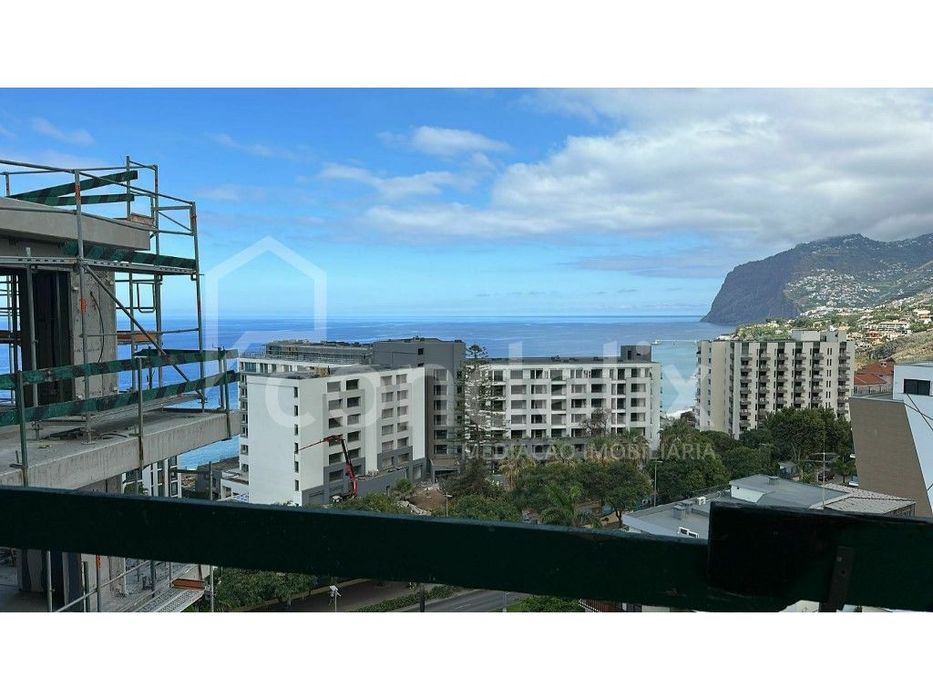 Apartamento T3 novo, vista mar, na zona da Ajuda