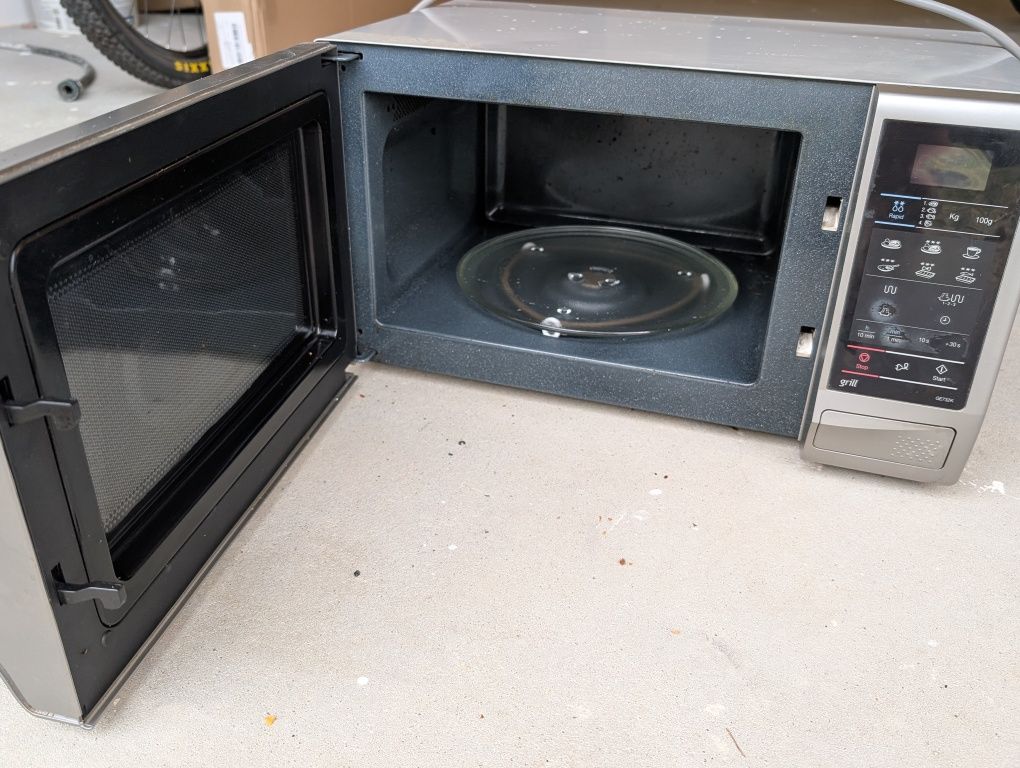Mikrofalówka kuchenka Samsung Ge732K