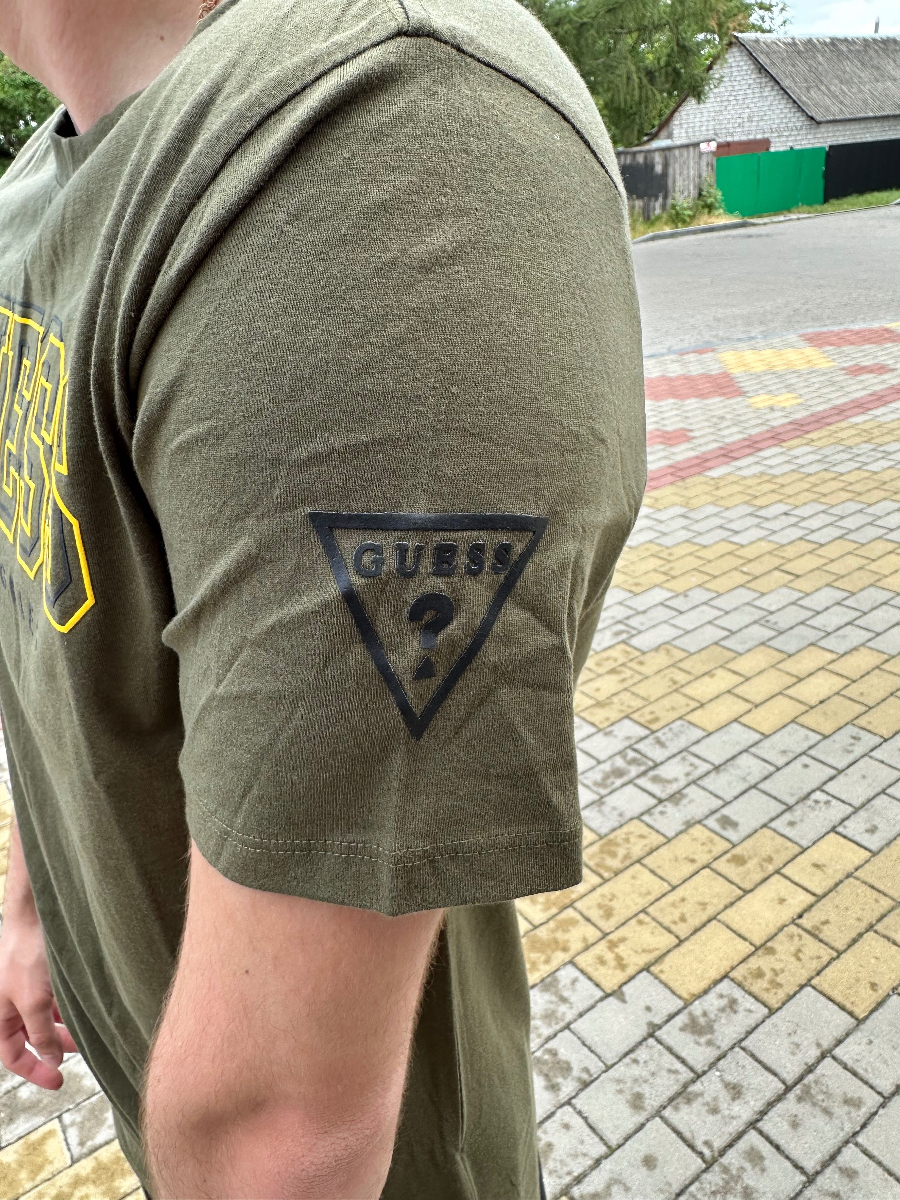Оригінальна футболка Guess