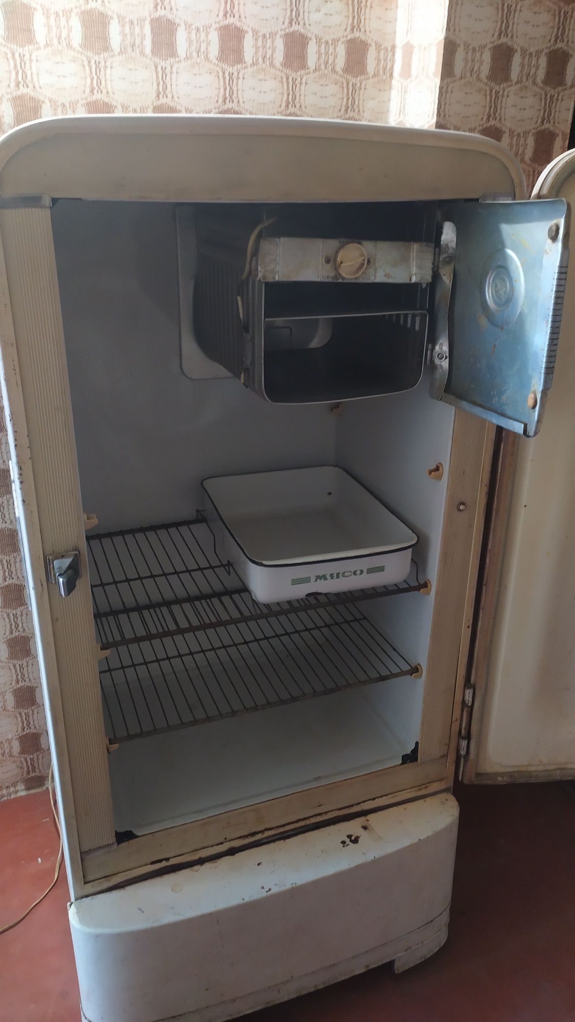Продам холодильник "ЗИЛ-москва". Рабочий