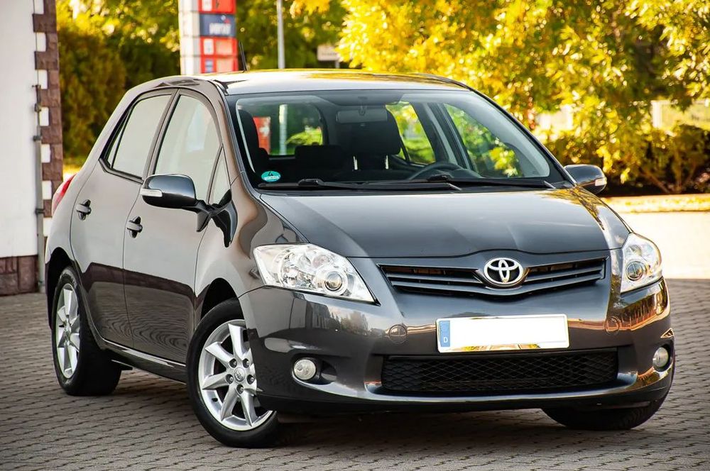 Toyota Auris Lift 1.6 Benzyna 132Km Klima Podgrzewane Fotele Mały Przeb 128 tys De