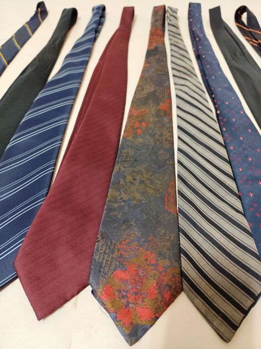 Lote de 10 Gravatas antigas de banda estreita (Vintage)
