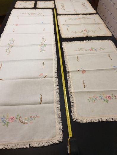 Panos bordados antigos para decoração de mesas