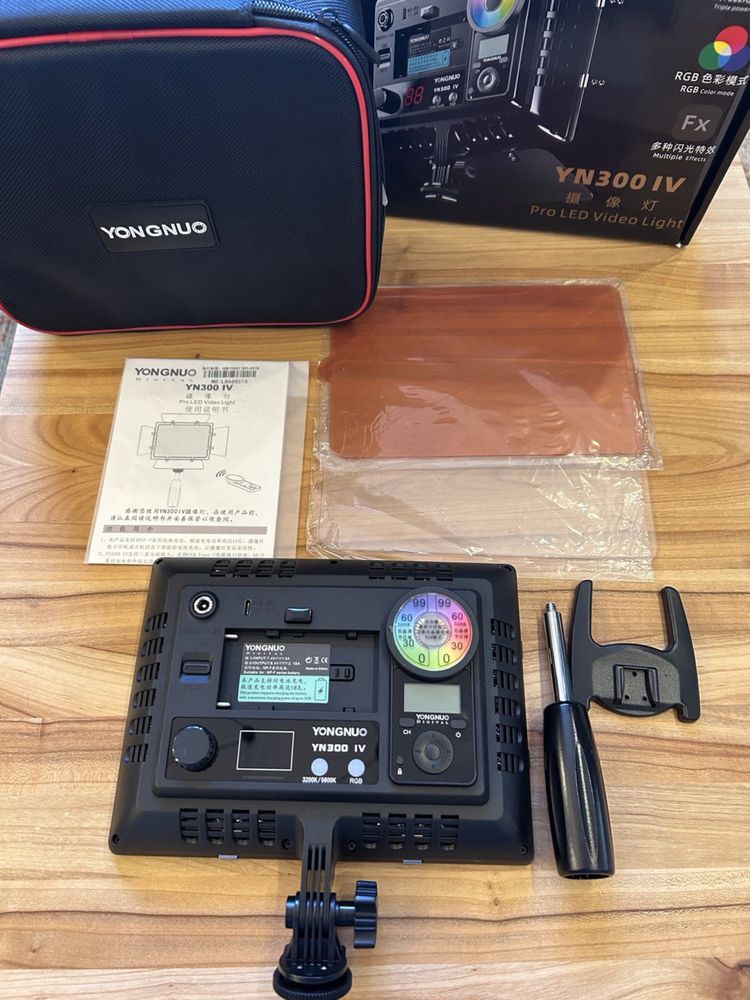 Відеосвітло Yongnuo YN-300 IV LED RGB 3200-5600К з блоком живлення