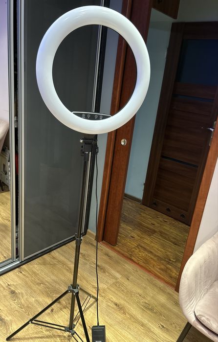 Lampa pierścieniowa