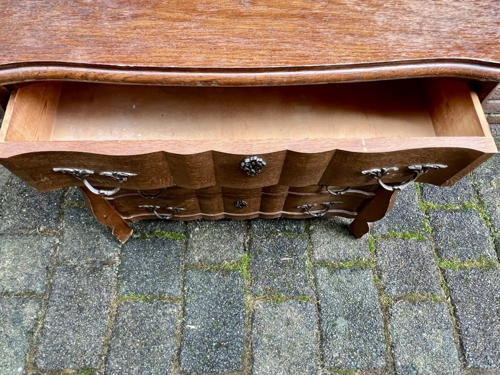 Komoda bułgarka 5 szuflad drewniana okucia falowana stylizowana szafka